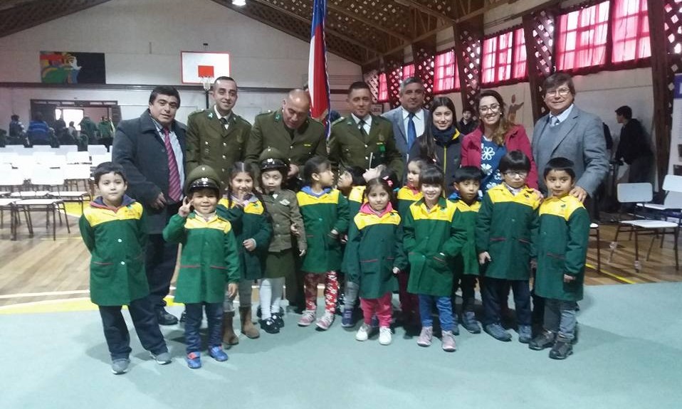 Establecimientos educacionales de Futrono conmemoraron el 91° aniversario de Carabineros