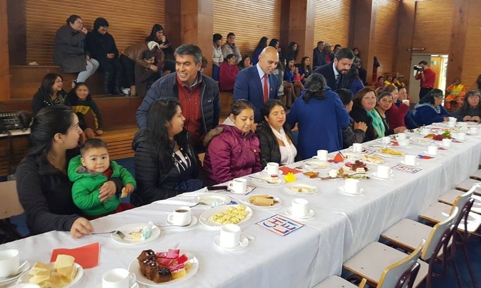 Municipalidad celebró a madres de Llifén y Los Castaños en su día