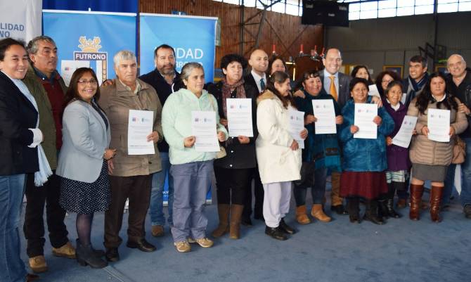 Agricultores de Futrono reciben incentivos productivos para mejorar la Agricultura Familiar Campesina