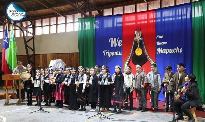 Comunidad escolar del colegio Balmaceda conmemoró el We Tripantu
