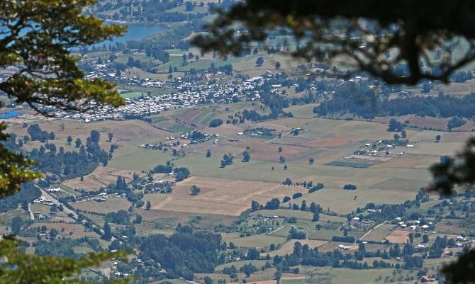 77 años, madera, turismo y un desafío