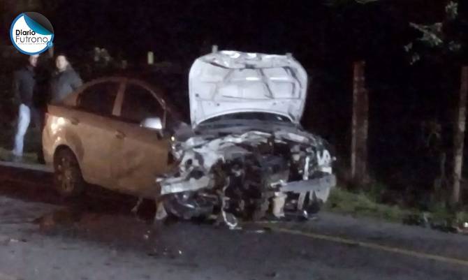 4 lesionados tras colisión de 2 vehículos en la ruta Futrono-Llifén