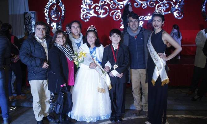 Colegio Balmaceda de Futrono coronó a reinas y reyes del 2018