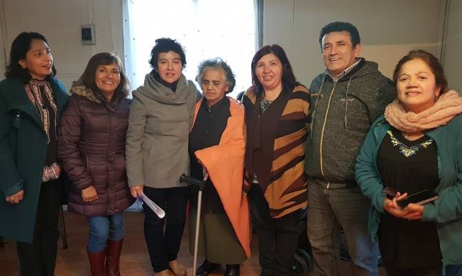 Dirigentes gestionaron vivienda para adulto mayor que vivía en precarias condiciones en Futrono