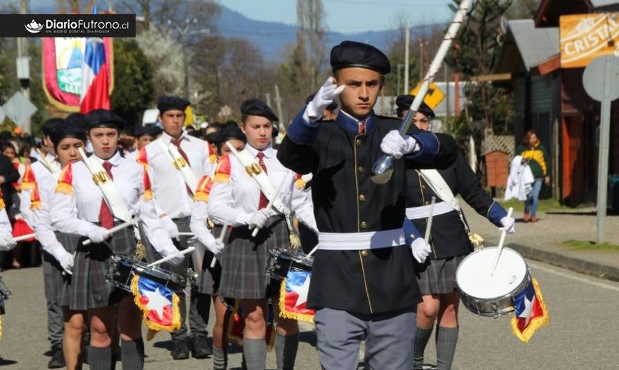 Llifén aplaudió de pie inolvidable desfile de Fiestas Patrias