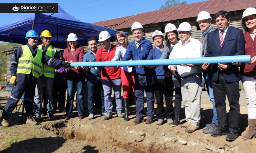 Se instaló primera tubería del nuevo sistema de agua potable rural de Loncopán, en Futrono