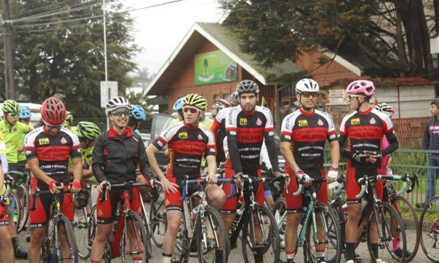Ciclistas celebraron aniversario regional con una “Vuelta al Ranco”