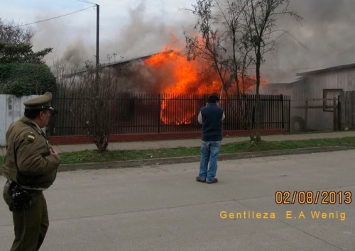 Incendio consume casa habitación en calle Mac-Iver