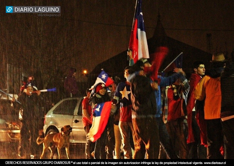Un desmadre: Laguinos celebran con todo el triunfo de Chile en la Copa América