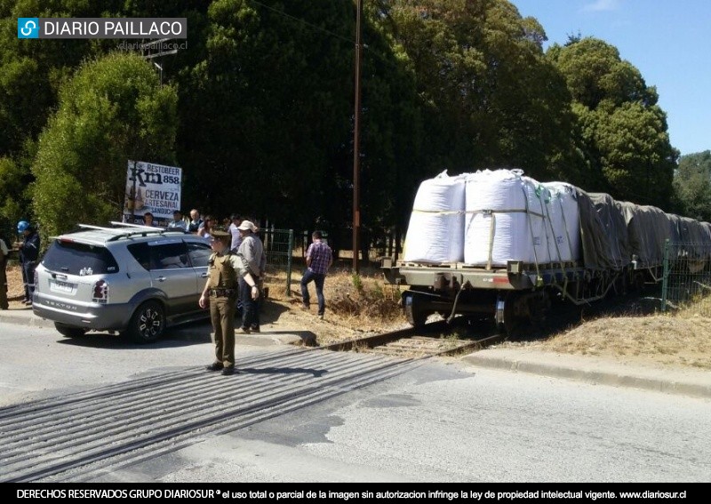 Jeep colisionó con tren de carga en el cruce ferroviario sur de Paillaco