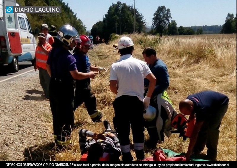 Pareja que viajaba en motocicleta sufrió accidente en sector Las Juntas