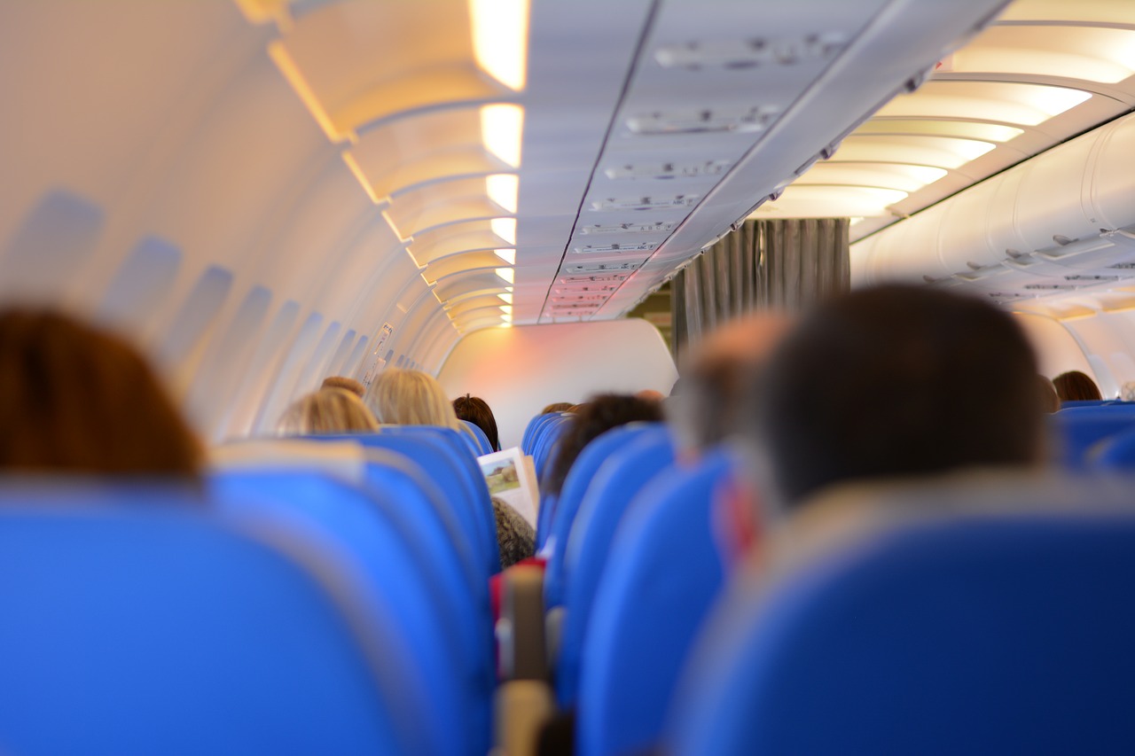 Consejos para evitar malestares al viajar en avión