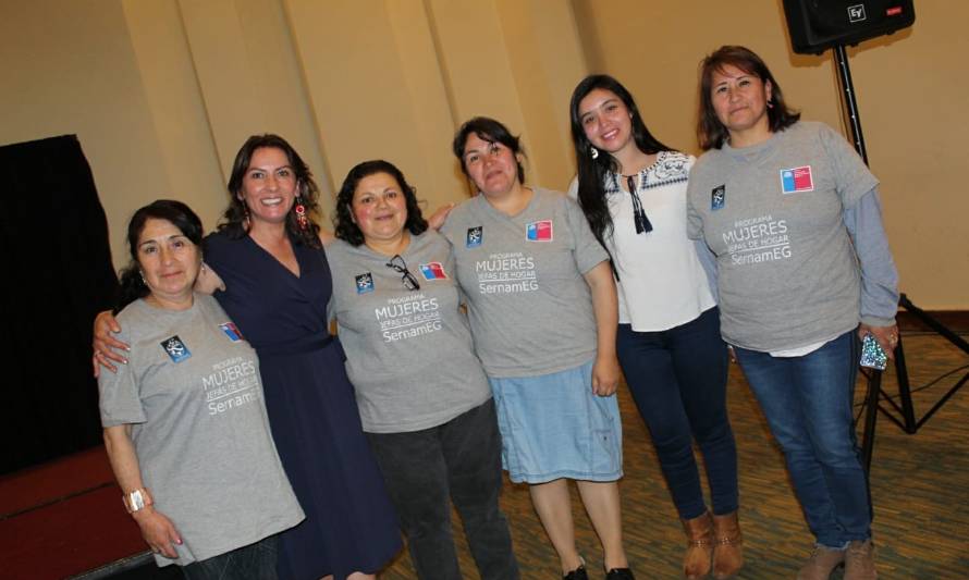80 Jefas de Hogar de Los Ríos se reunieron en encuentro regional del área Mujer y Trabajo del SernamEG