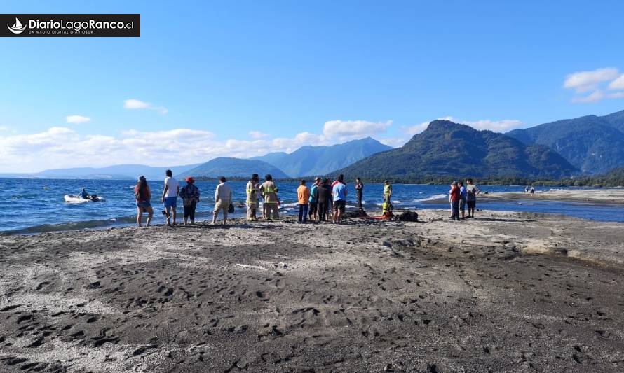 Continúa búsqueda de bañista desaparecido en playa El Arenal, Lago Ranco