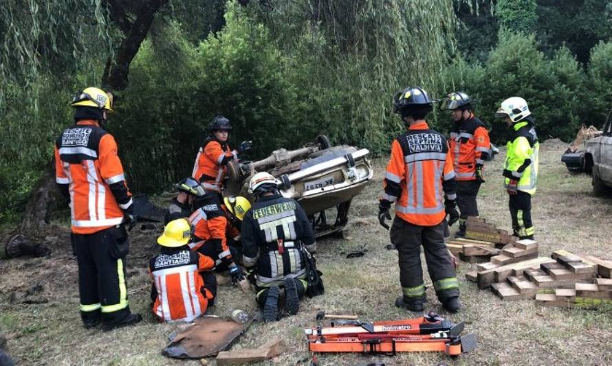 Séptima Compañía de Bomberos de Valdivia fue sede de capacitación en rescates vehículares