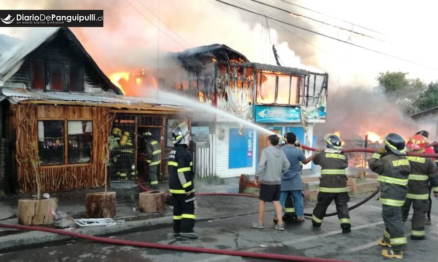 Esta madrugada: Incendio destruyó más de 10 inmuebles en Coñaripe