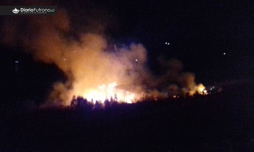 Incendio consumió vivienda en calle Gastón Guarda en Futrono