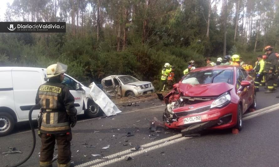 Triple colisión en ruta Valdivia-Paillaco dejó 5 lesionados