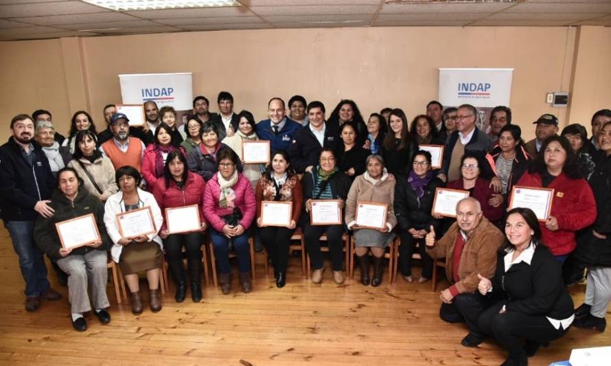 Líderes de 14 Mercados Campesinos de Indap Los Ríos recibieron certificación técnica