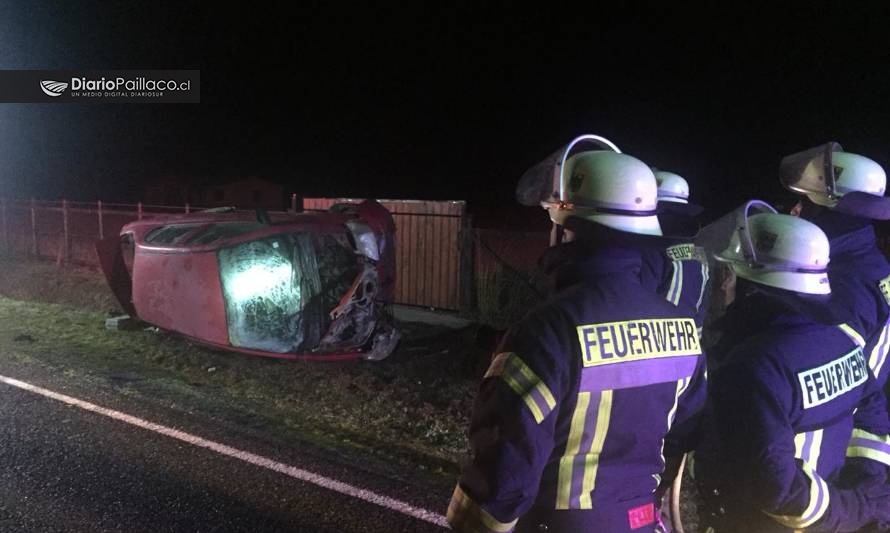 Paillaco: Camioneta volcó en cercanías de Santa Filomena