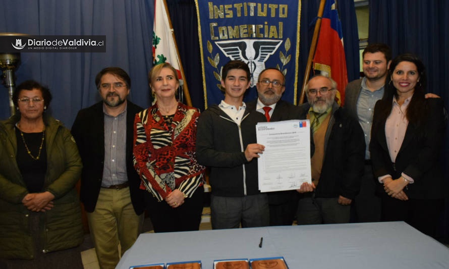  Autoridades participaron en acto de cierre de los 91 años del Instituto Comercial de Valdivia