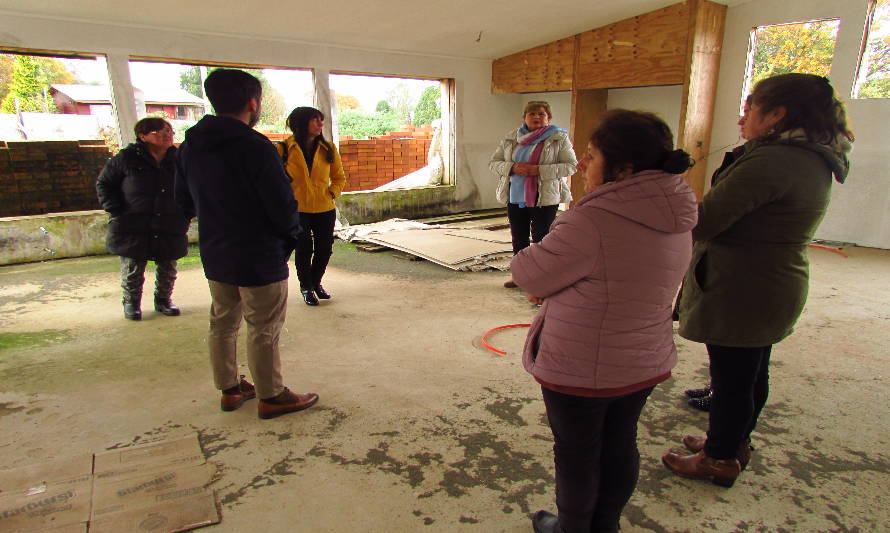 El Llolly: Autoridades y vecinos visitaron abandonadas obras de sala cuna y jardín infantil
