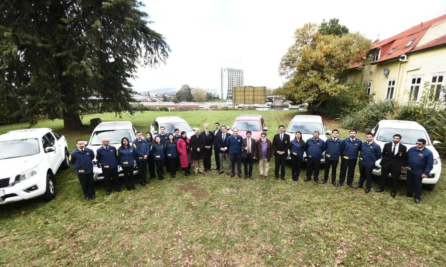 Gobierno Regional de Los Ríos entregó seis modernas camionetas a la PDI