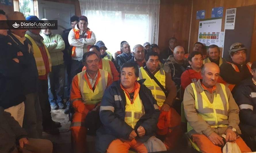 38 trabajadores de áreas verdes de Futrono recibirán esperado bono anual de Subdere