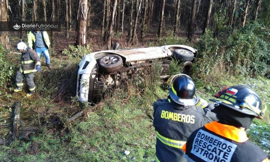 Camioneta volcó en ruta Nontuelá-Reumén