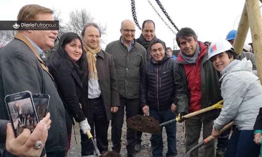 Comité Villa Los Aromos de Nontuelá coloca la primera piedra de futuras viviendas