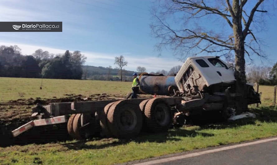 Un lesionado tras choque de camión contra árbol en ruta Futrono-Reumén