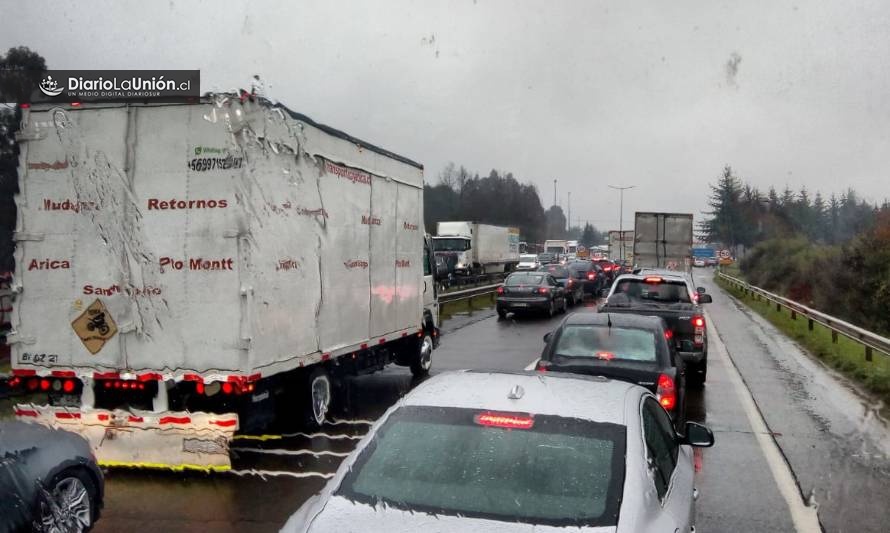 Vecinos bloquean Ruta 5 en protesta por clausura de acceso alternativo a Choroico