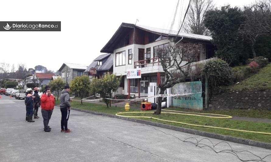 Fuerte olor a la gas en juzgado de Lago Ranco movilizó a bomberos