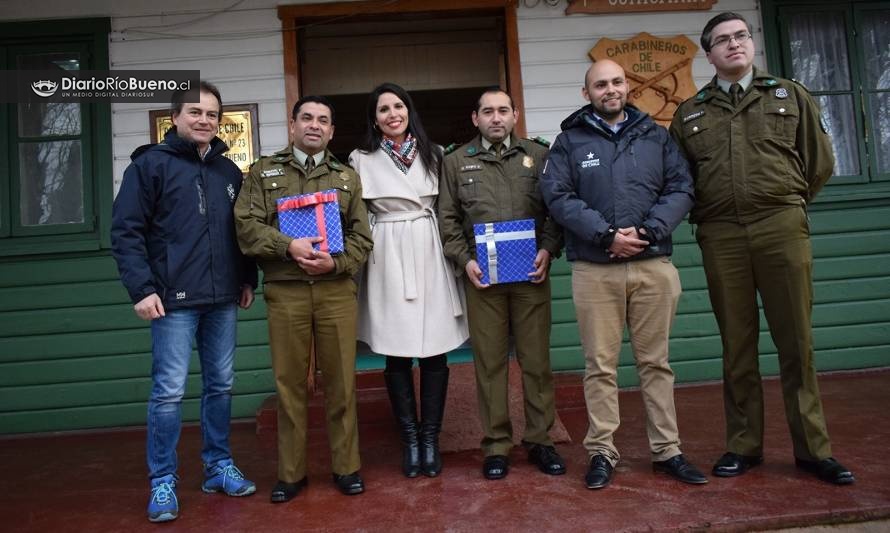 Intendenta (s) homenajeó a Carabineros de Río Bueno quienes atendieron un parto