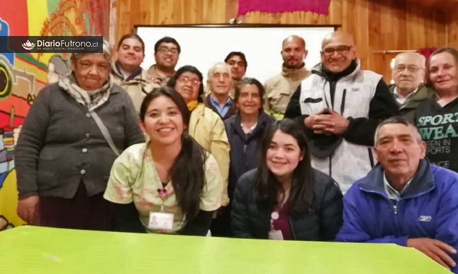 Bomberos de Futrono dictaron taller a integrantes de programa de adultos mayores de Llifén