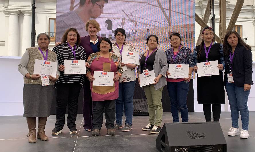 Emprendedoras de Los Ríos participan en ExpoFeria Mujeres Emprendedoras Indígenas en Santiago