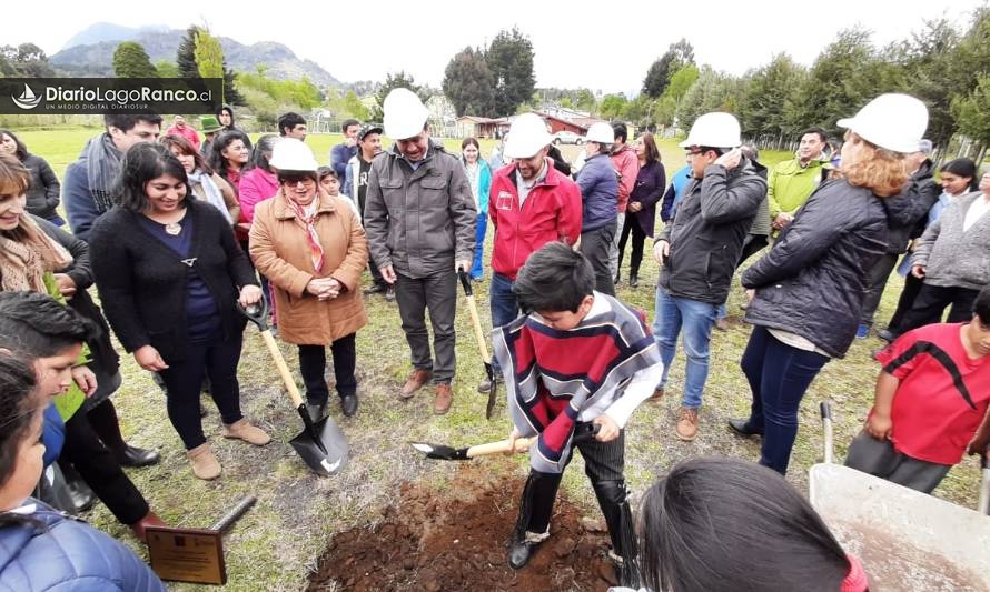 Lago Ranco: Nueva posta de Illahuapi ya tiene su primera piedra
