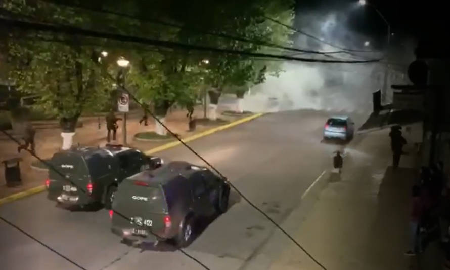 Carabineros enfrentó a manifestantes esta noche en Paillaco: 7 detenidos