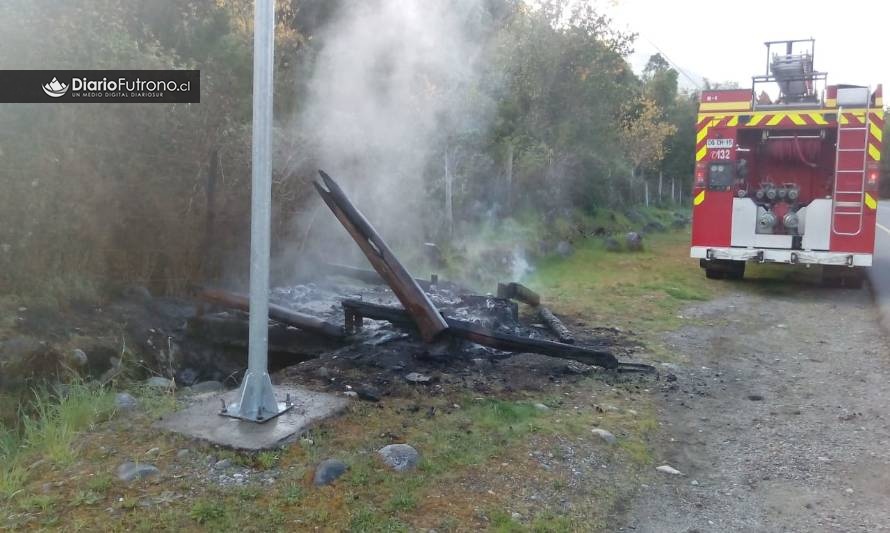 Futrono:Garita terminó destruida por incendio en Quimán