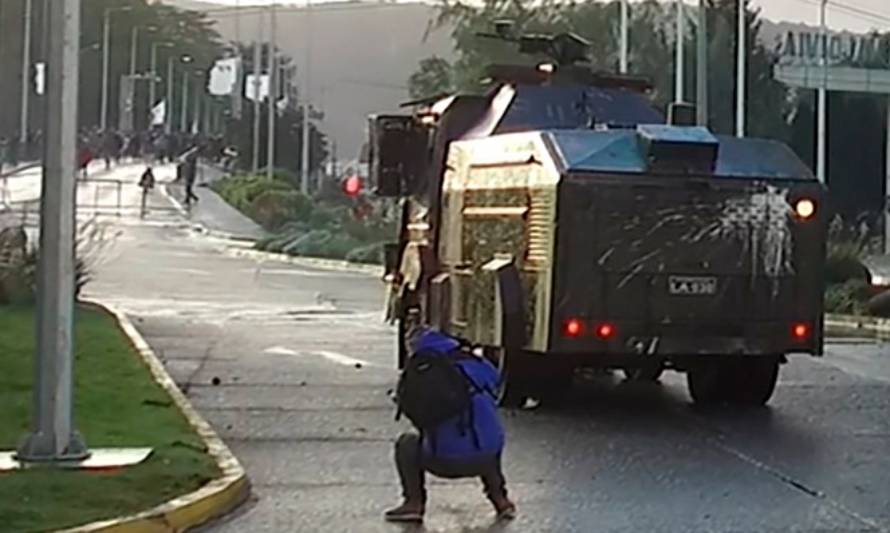 Denuncian agresiones de Carabineros a la prensa que cubre manifestaciones en Los Ríos
