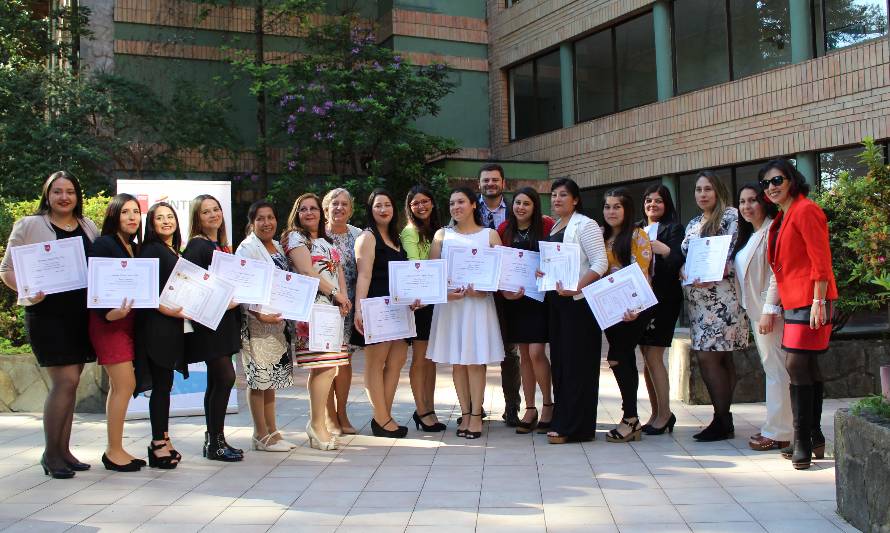 Trabajadoras de jardines infantiles de Los Ríos obtuvieron título universitario
