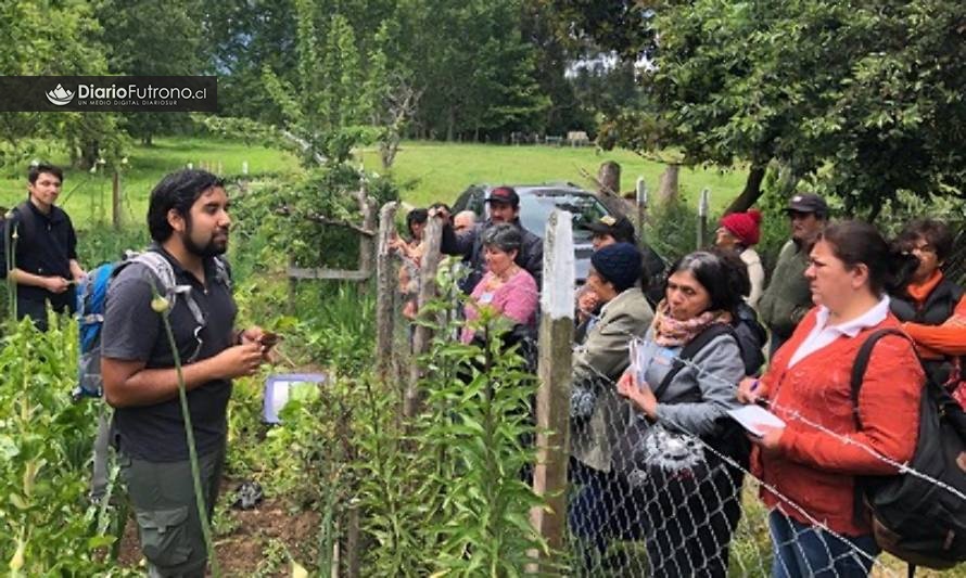 Agricultores de la Isla Huapi se capacitaron en manejo de enfermedades de sus huertas