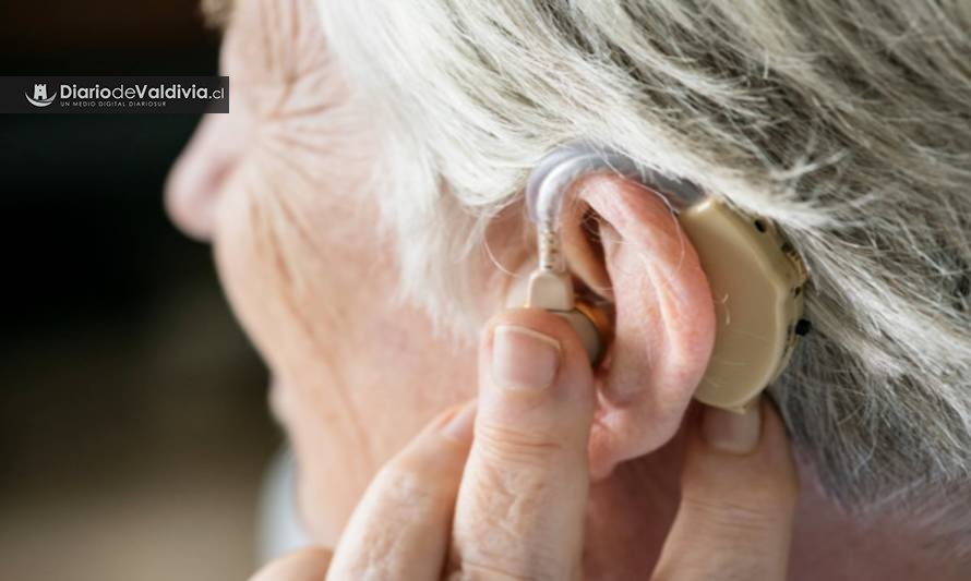 Estudio de fonoaudiología confirma que desigualdades también se expresa en el uso de audífonos