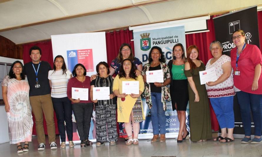 32 mujeres en Los Ríos fueron beneficiadas con fondo "Levántate Mujer"