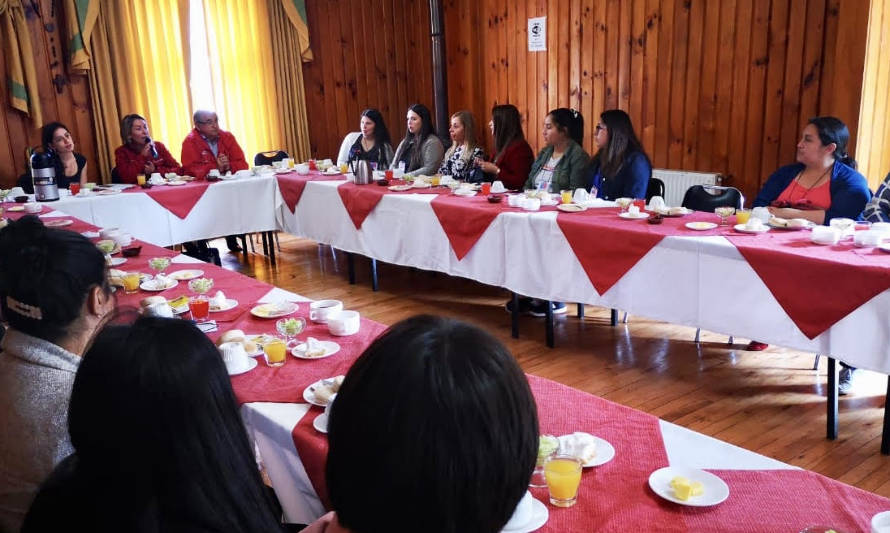 Gobierno destaca rol de la mujer emprendedora en conversatorio con usuarias de Fosis