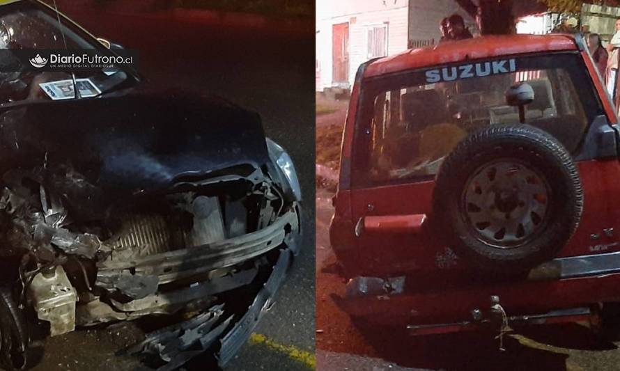 Taxi chocó contra un jeep esta noche en Futrono