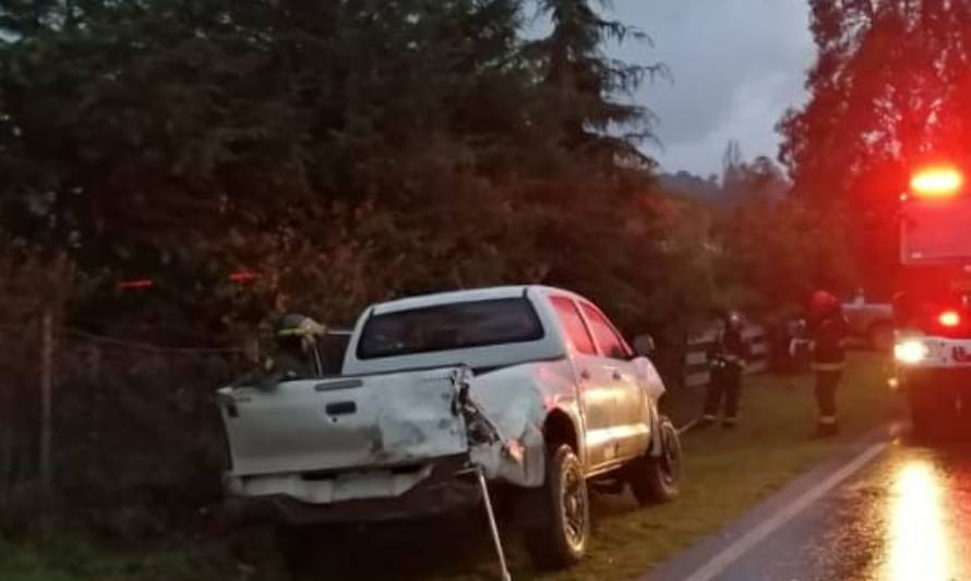 Confirmado choque de camioneta contra acequia en sector Lumaco