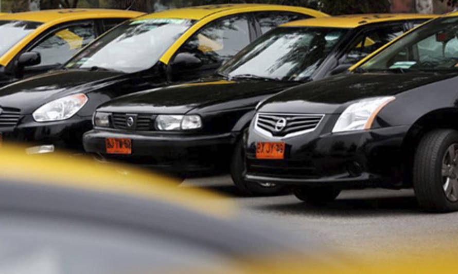 Postergan pago de permisos de circulación para taxis, transporte escolar y buses