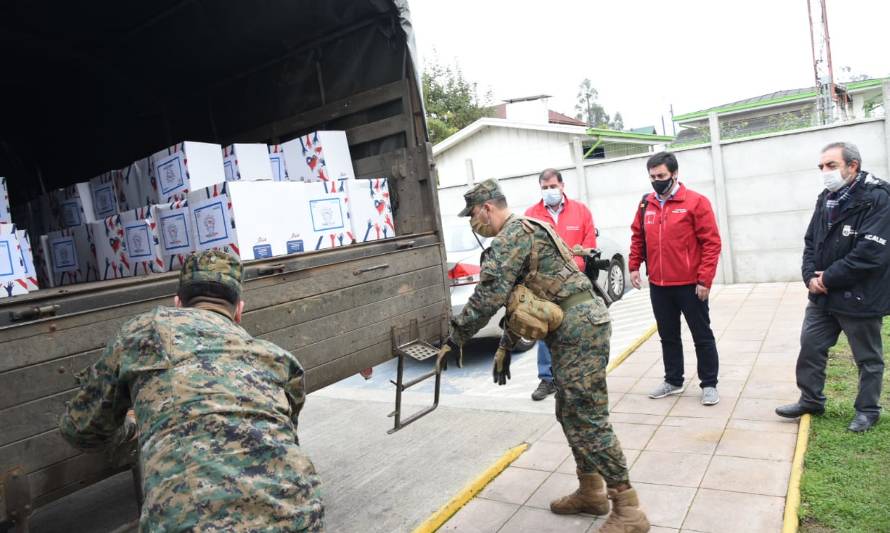 Entregan cajas de mercadería en Máfil, Mariquina y Lanco