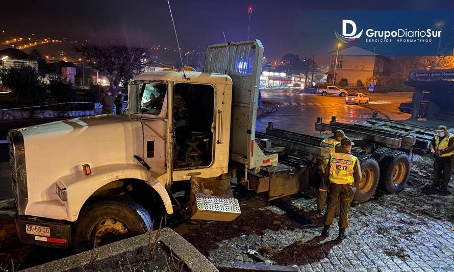 Dos lesionados leves y uno grave
dejó accidente de camión en Panguipulli